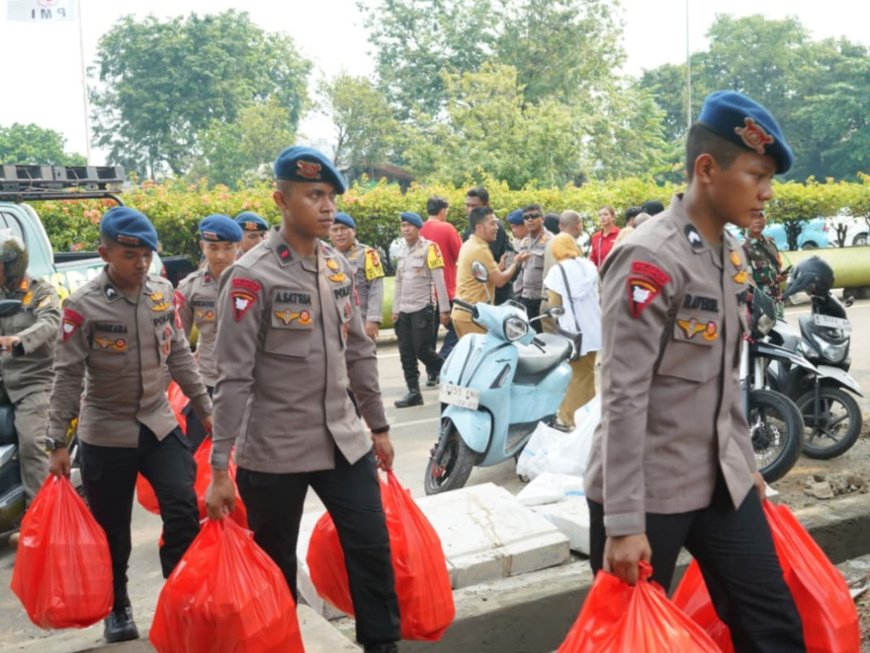 Brimob Metro Jaya Tunjukkan Respons Humanis untuk Korban Kebakaran